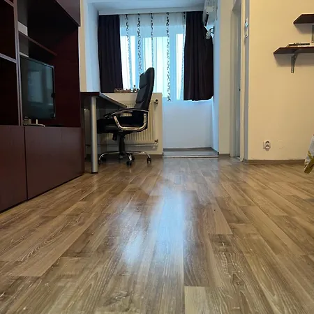 Cozy Flat Near Metro And Centrum